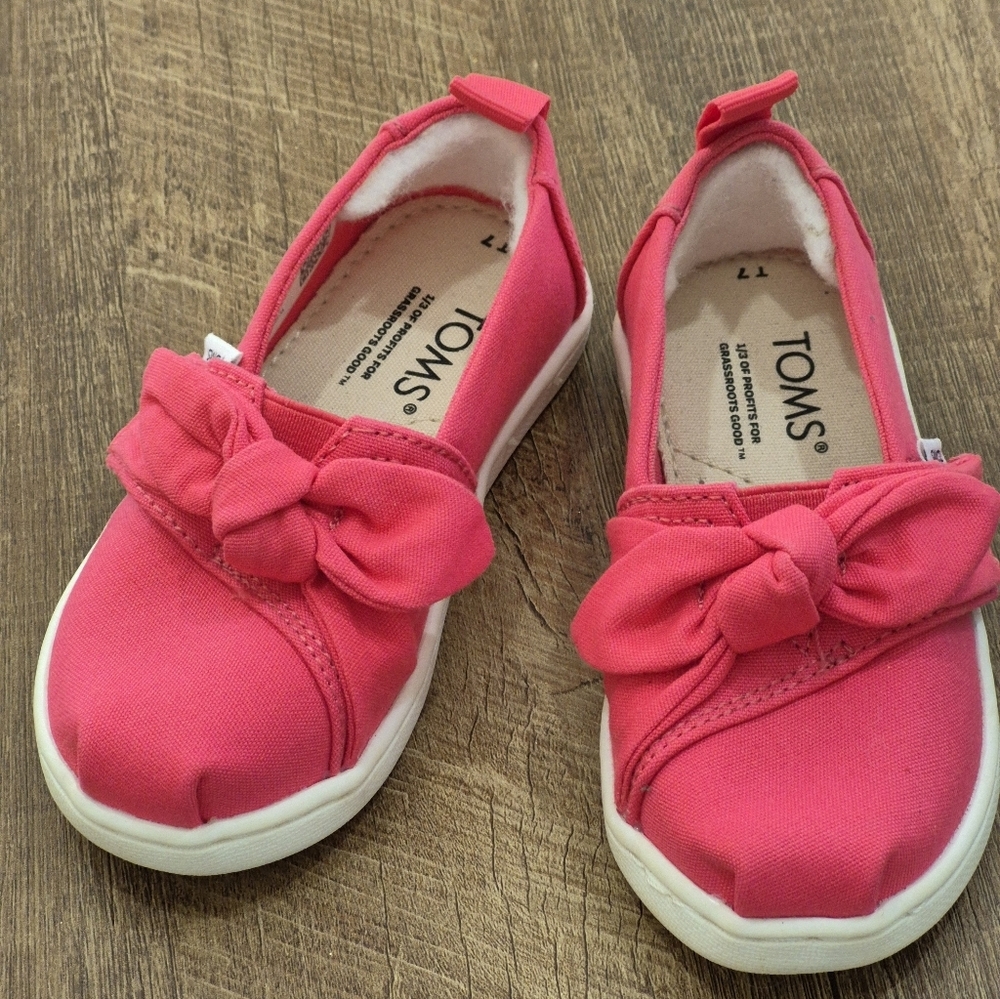 Toms Little Girl Classic Canvas Ruffle Tiny Raspberry - Picture 2 of 9
